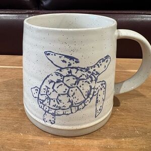 Coffee Mug beautiful Sea Turtle stoneware mug. New and unused. Holds 12-14oz.